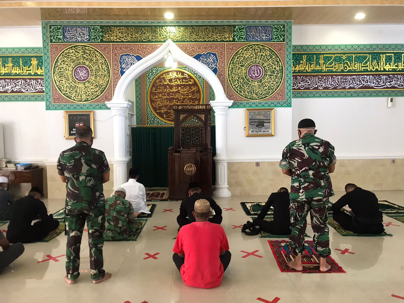 Sinergitas TNI-Polri, Brimob Riau Shalat Jumâ€™at bersama di Lanud Roesmin Nurjadin Pekanbaru